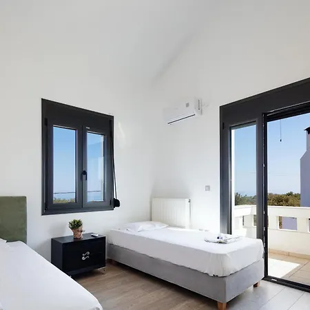 Manouel Villa *