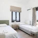 Manouel Villa *