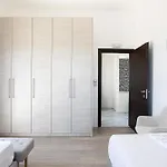 Manouel Villa *