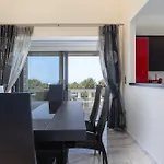Manouel Villa *